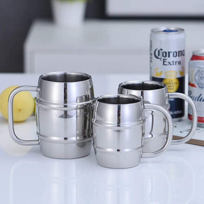 Une chope à bière en acier double parois