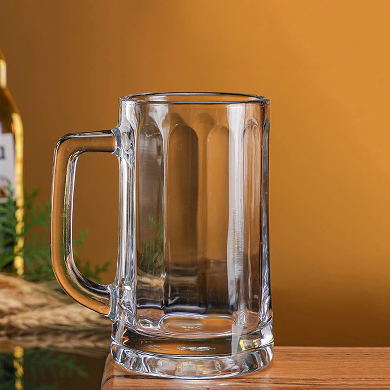 La chope de bière en verre vide