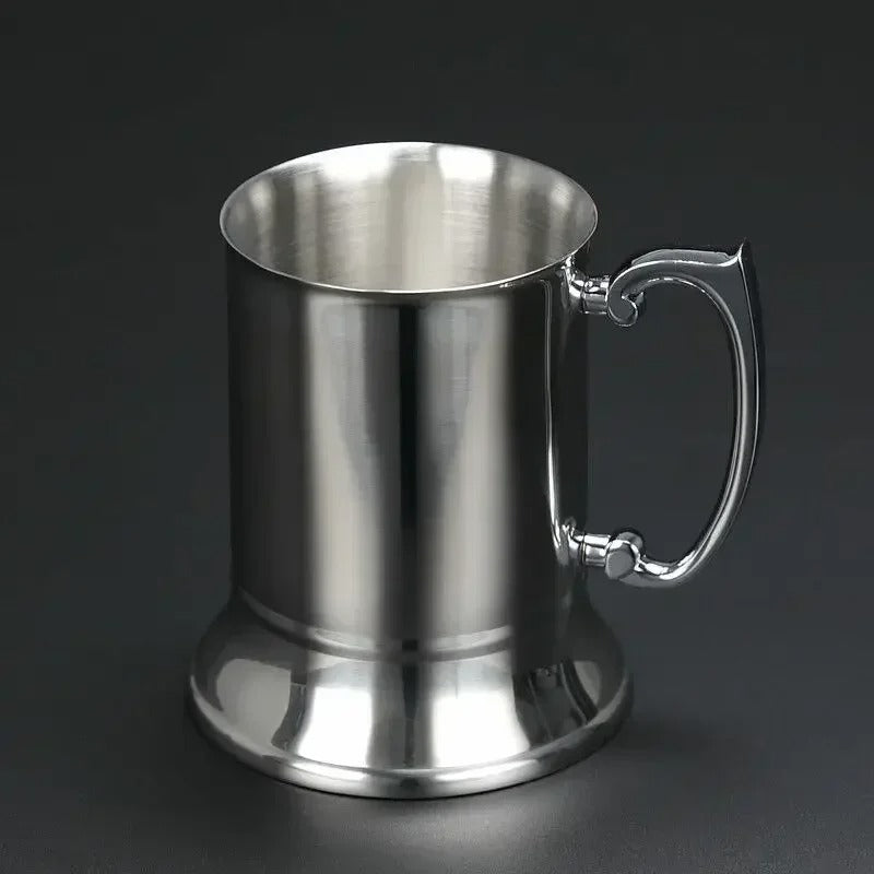 Chope de bière en métal de style vintage