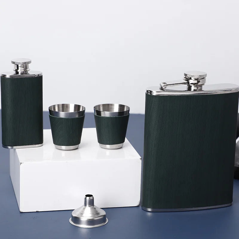 Zoom sur les accessoires flasque alcool
