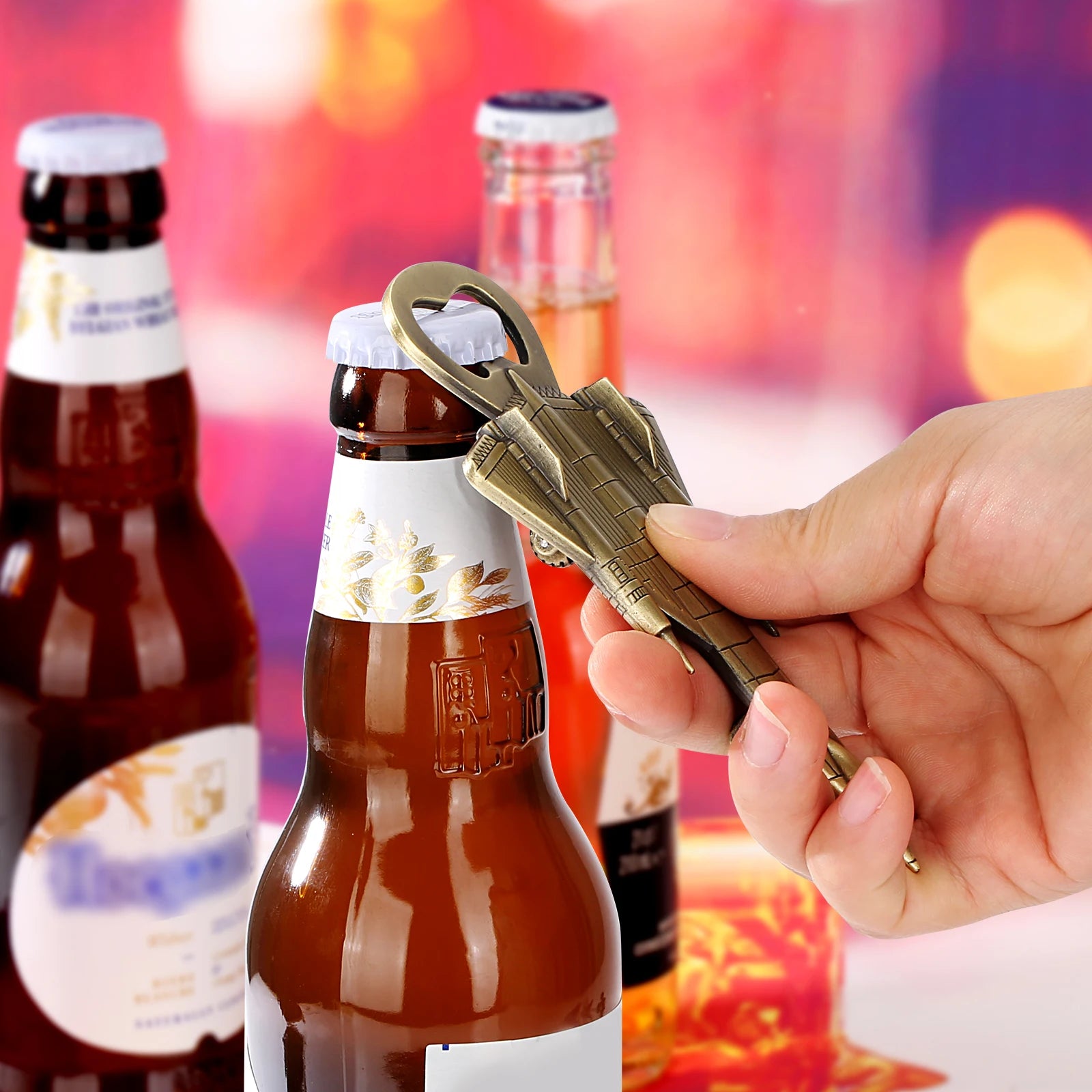 Décapsuleur Avion de Reconnaissance sur une bouteille de biere