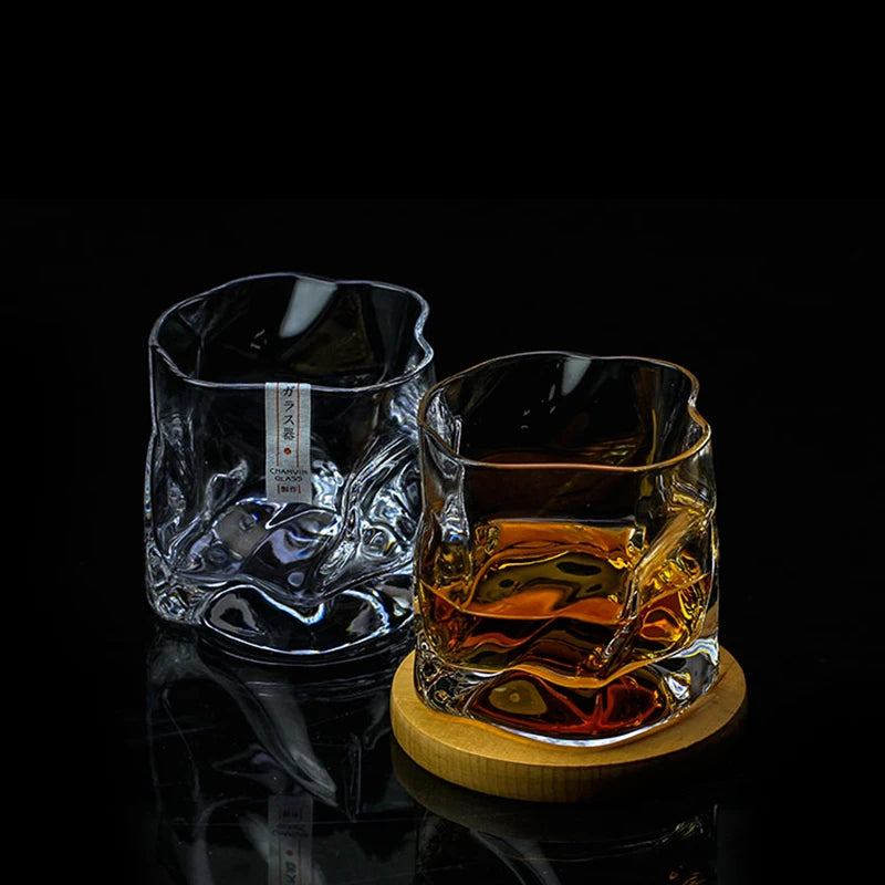 Deux verres à whisky japonais fond noir