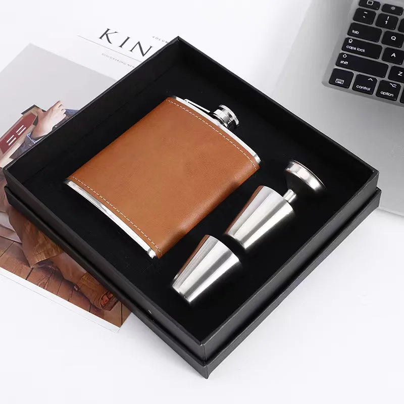 Détail du coffret flasque alcool