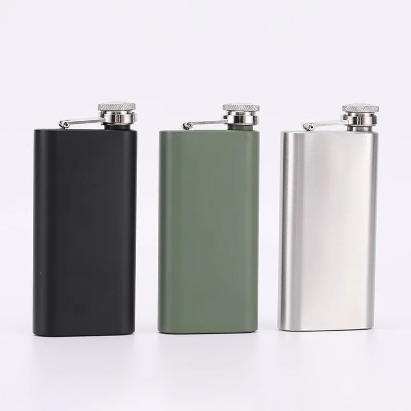 Trois flasques en acier