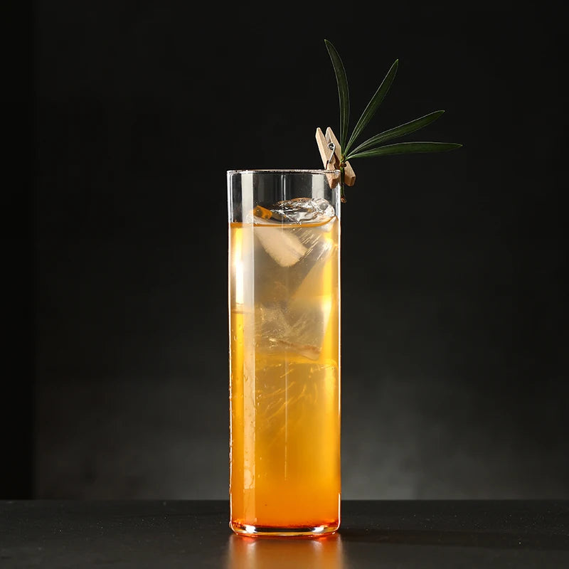 Verre long drink pour cocktail avec glaçons