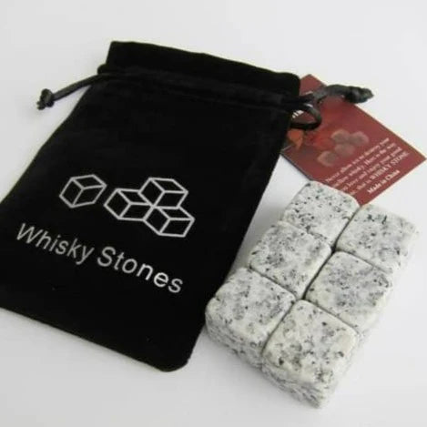 Un lot de 6 pierres à whisky en granit