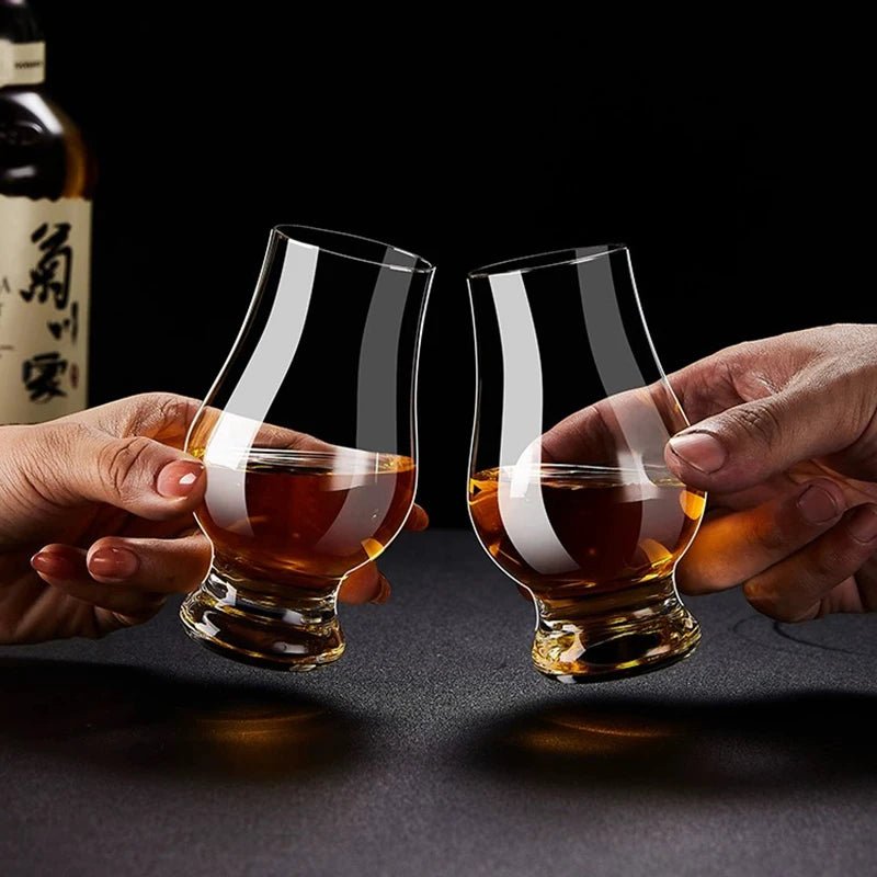 Deux verres à whisky qui se trinques