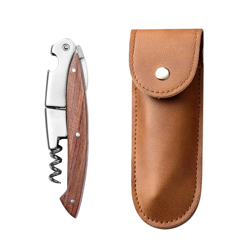 Tire-bouchon sommelier noyer sur fond blanc