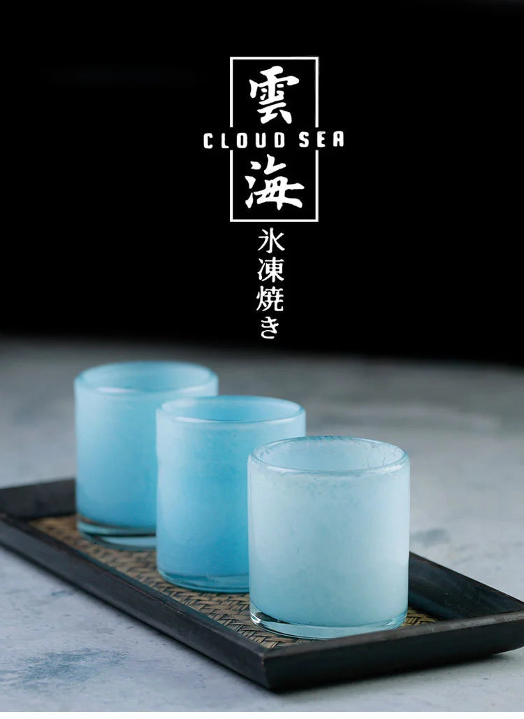 Trois verres à whisky japonais en cristal bleue
