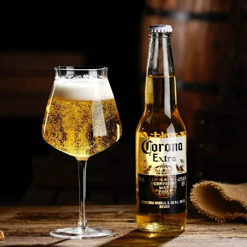 Le verre a bière dégustation et une corona