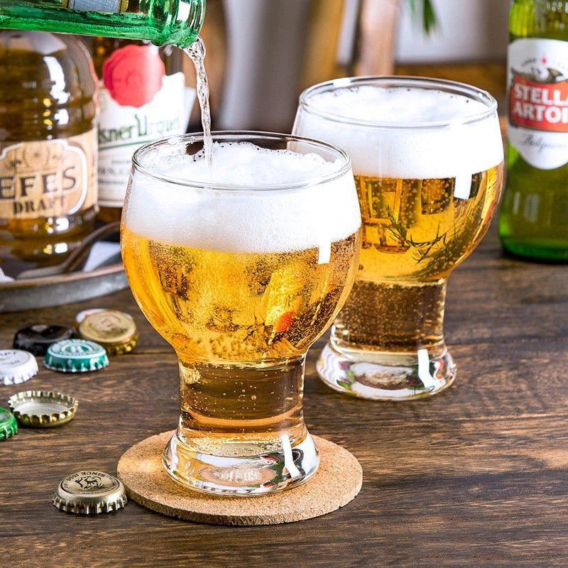 Deux verres à bière de forme tulipe