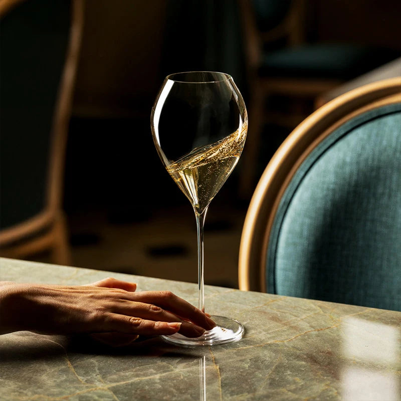 Verre champagne ballon avec une femme