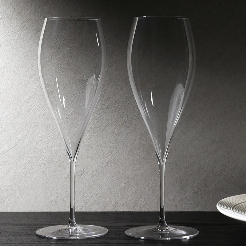 Les verres à champagne vide