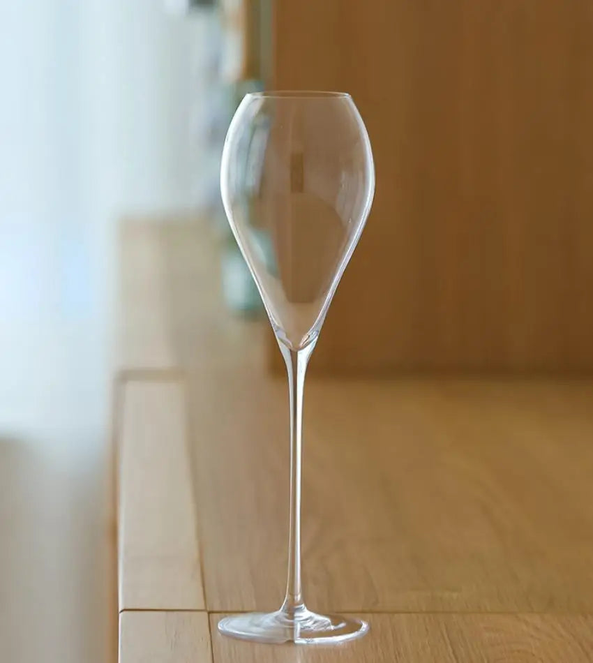Verre tulipe pour le champagne vue vide