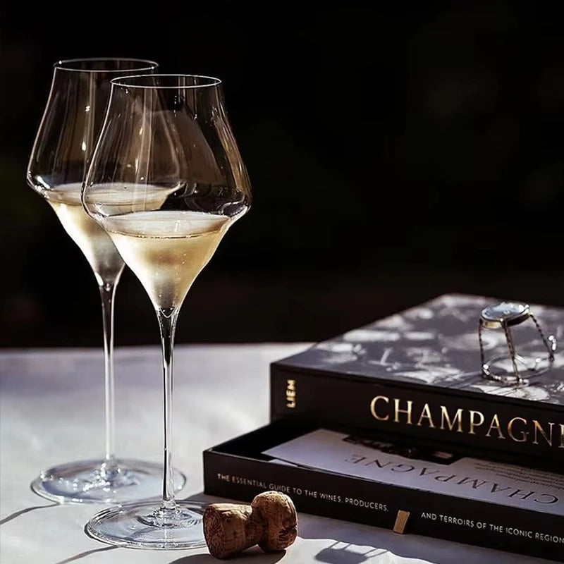 Verre champagne type Josephinen sur avec des livres