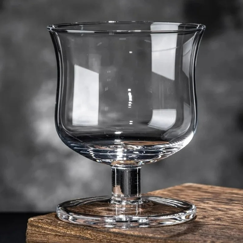 Verre à gin tonic japonais vide