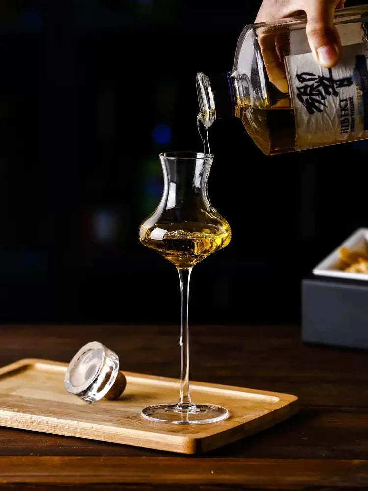 verre à liqueur arome avec du whisky japonais