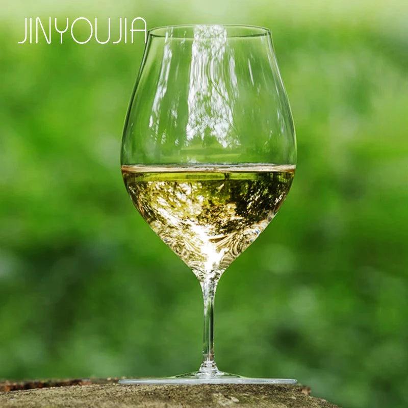 Verre tulipe champagne dans la nature