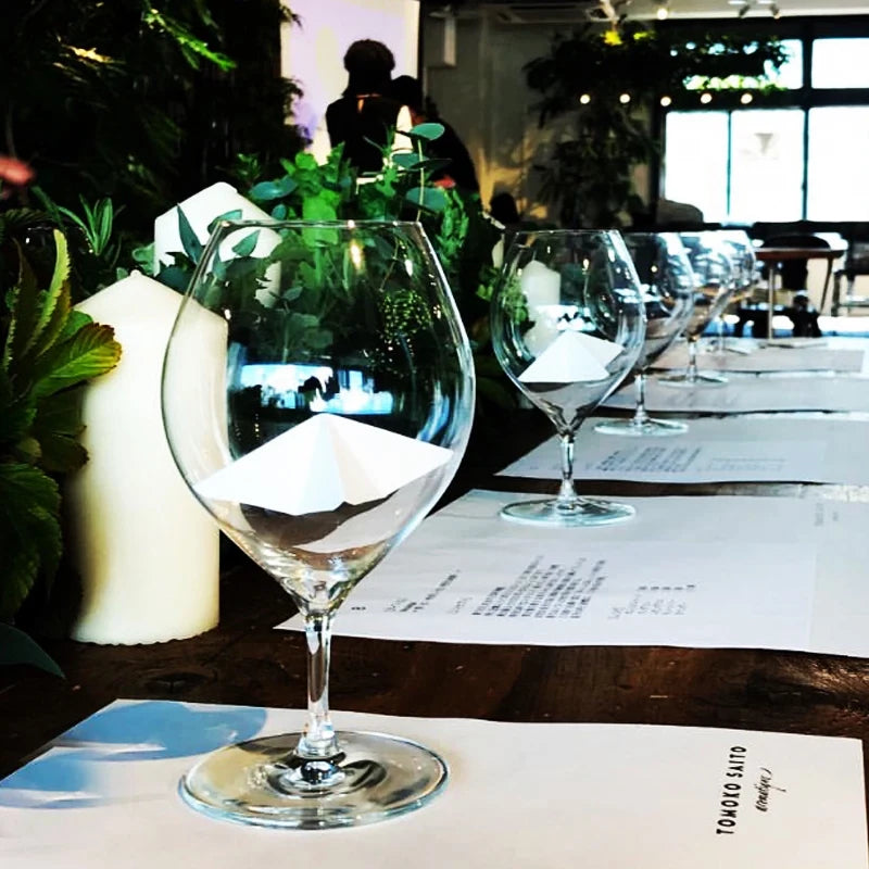 Des verres tulipes dans un restaurant