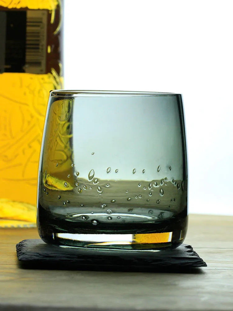 Zoom sur le verre à whisky basalte