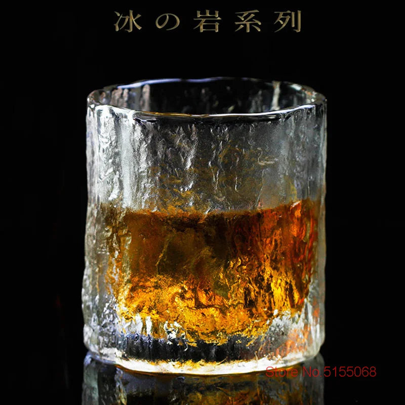 Zoom sur le verre à whisky frost