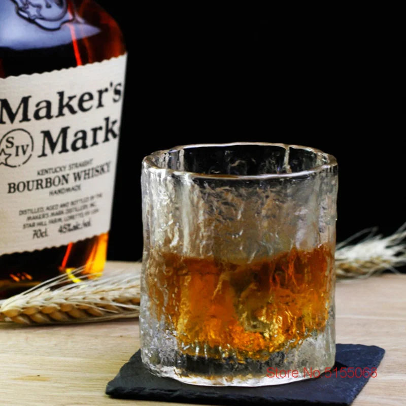 Verre à whisky avec du bourbon