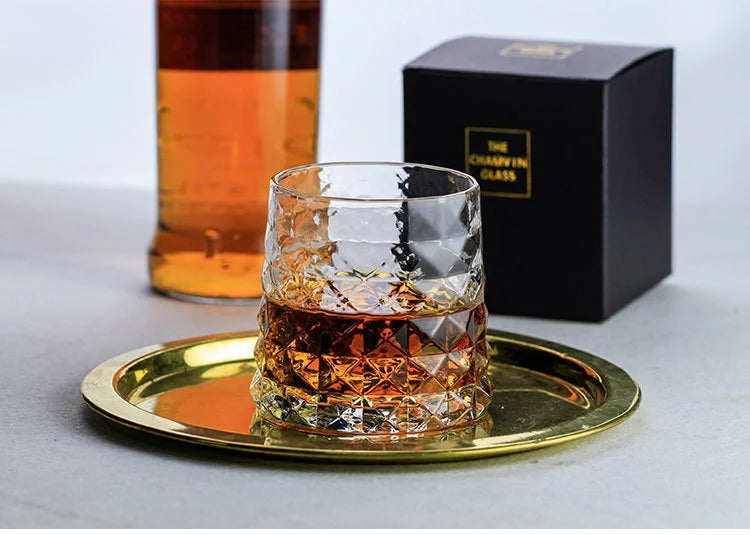 Verre à whisky prism dans un plateau