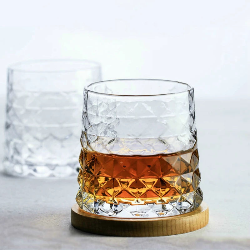 Verre à whisky prism sur sous bock en bois