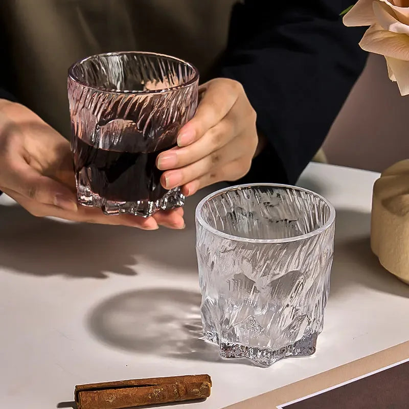 Le verre à whisky japonais avec du whisky