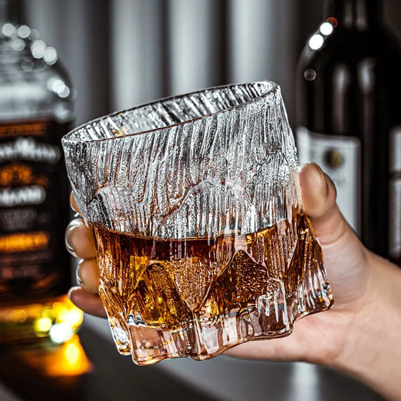 Zoom sur le verre à whisky japonais ice