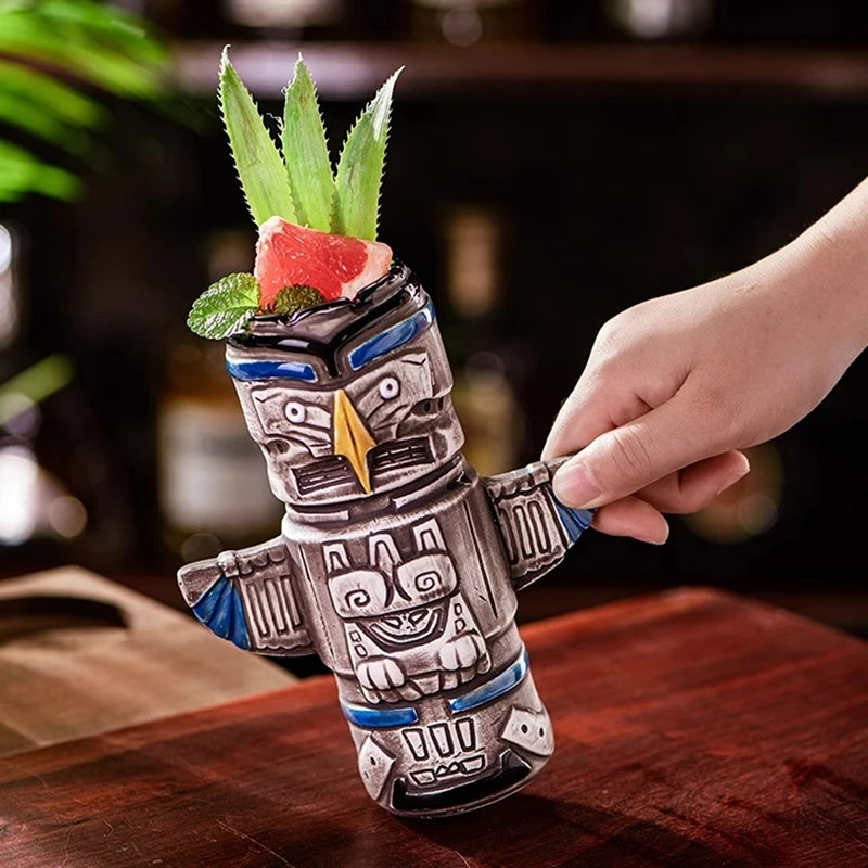Les détails des verres tiki totem