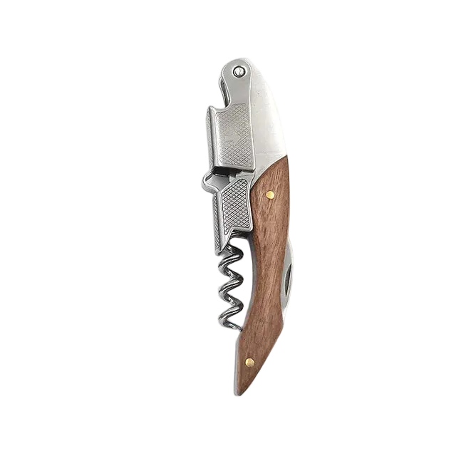 Tire-bouchon en bois professionnel sur fond blanc