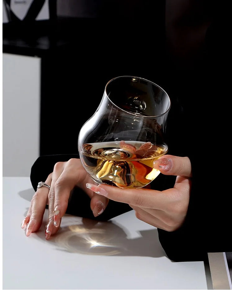 Zoom verre tulipe gros ventre