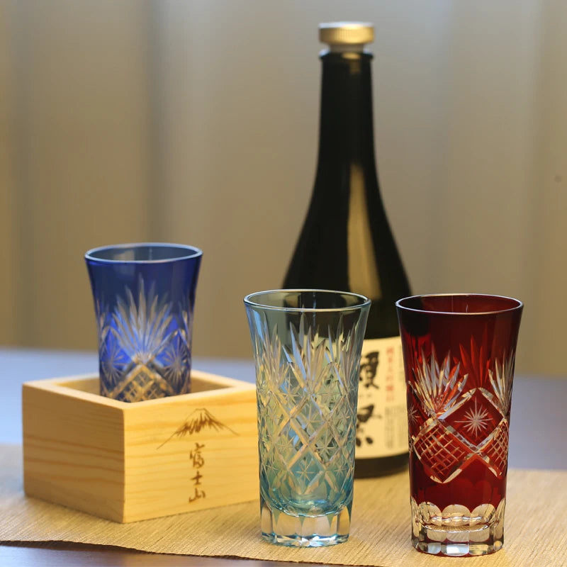 trois verres pour boire le saké