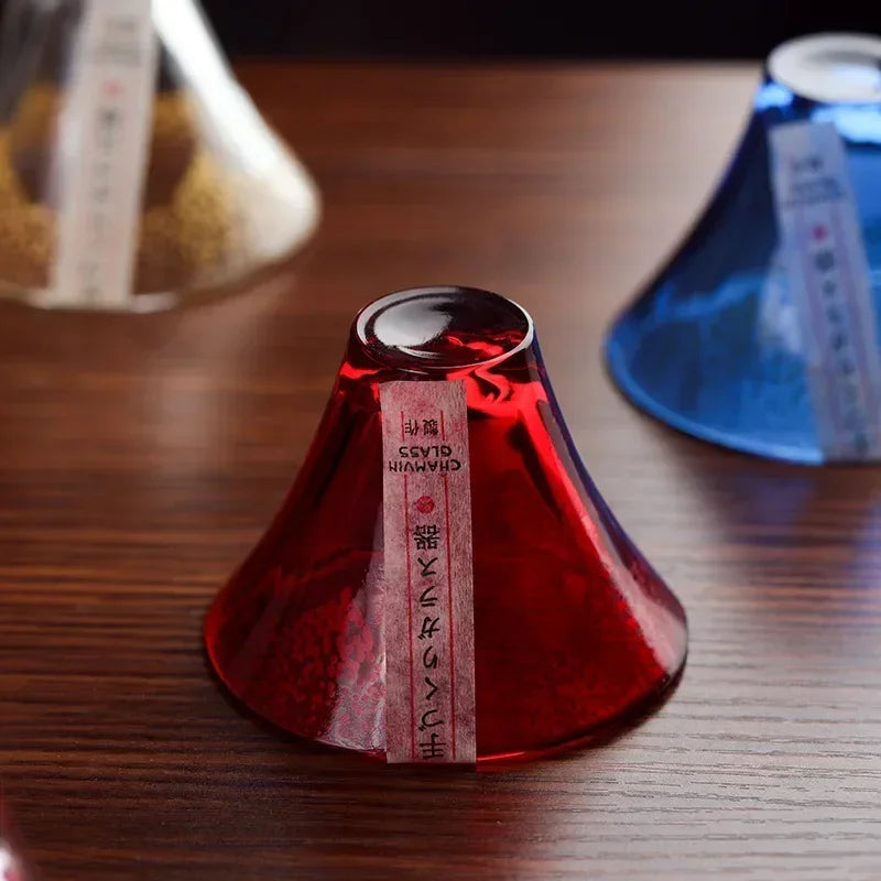 Un verre sake qui ressemble au mont fuji