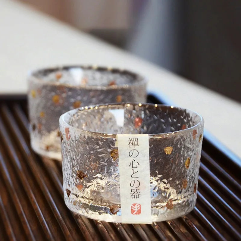 Une photo de deux verres a sake Nara