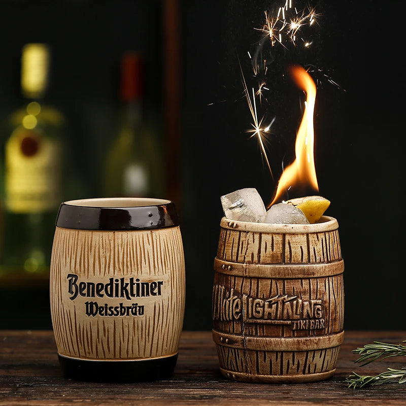 Deux verre tiki en forme de tonneau de pirate