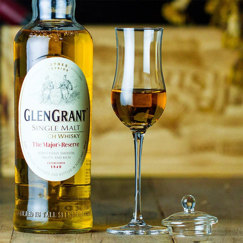 Verre tulipe copita avec bouteille de whisky GlenGrant
