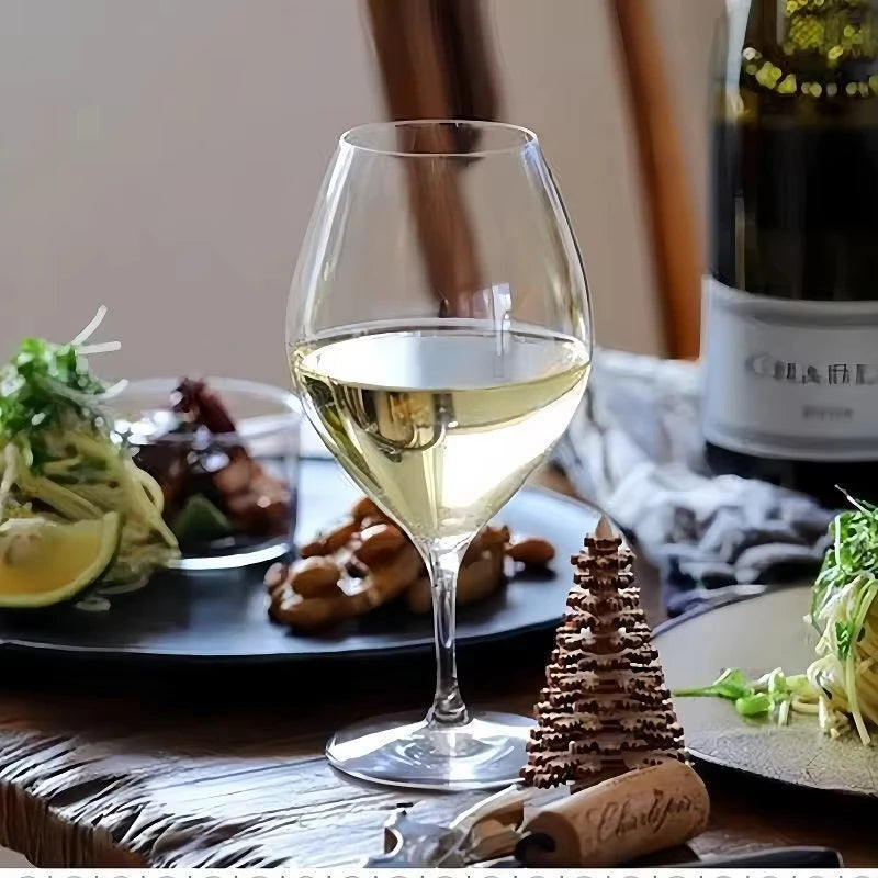 Verre tulipe vin avec du blanc