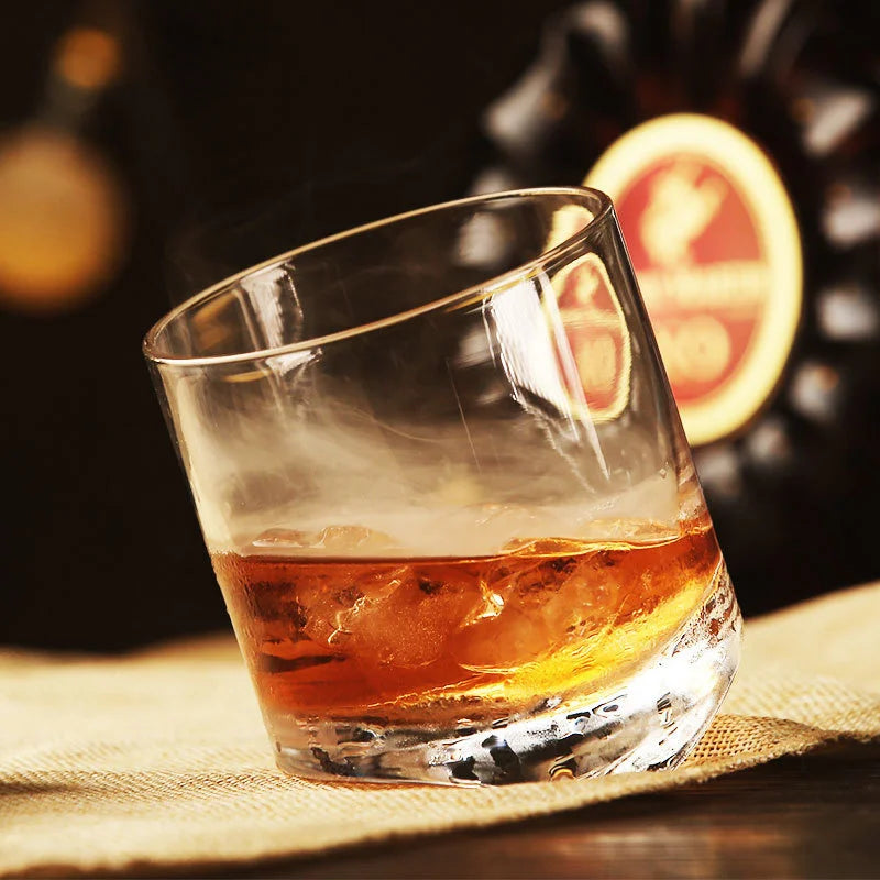Le verre à whisky Pise qui penche