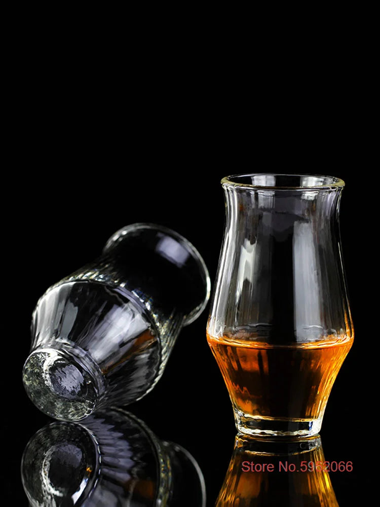 Deux verres à whisky japonais fond noir
