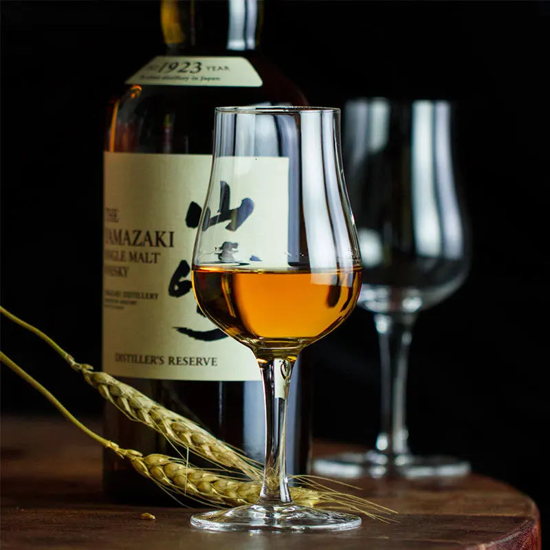 Verre à whisky avec bouteille de Yamazaki