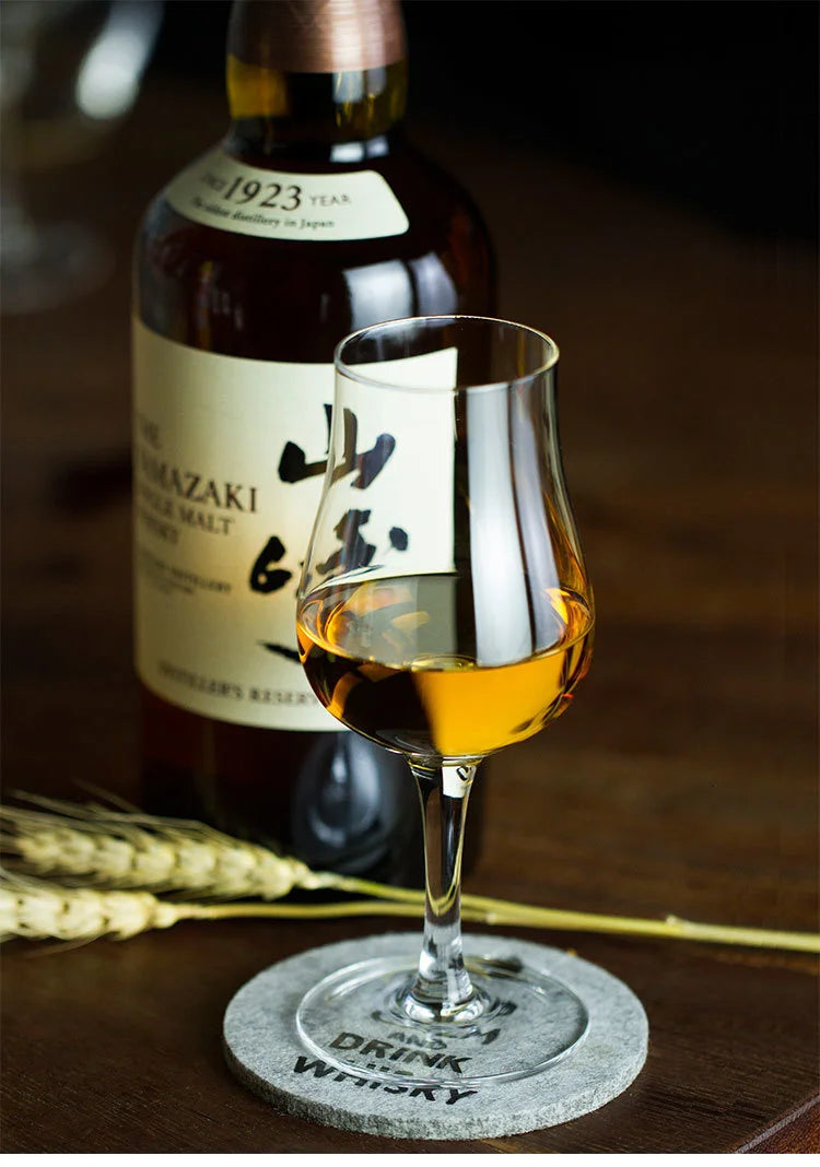 Zoom sur le verre à whisky vintage
